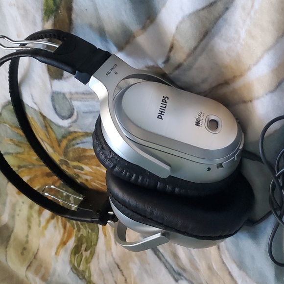 Phillips HN110 Foldable Noise Cancelling Headphones - Picture 1 of 9